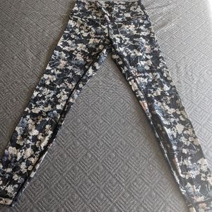 Women's size 8, Lululemon 28" floral tight